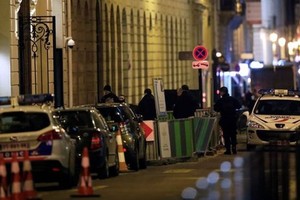 Armed robbers seize jewels worth ’4 million euros’ from Paris Ritz 