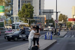 Strong quake shakes Mexico, no reports of damages 