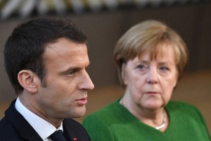 Hosting Merkel, Macron gets chance to push EU business 