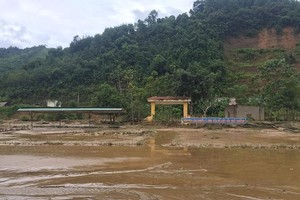 149 students in mountainous commune moved due to flash floods