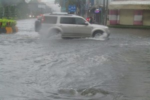 HCMC experiences heavy rains, floods can hit city
