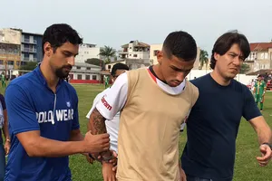 Marlon bị cảnh sát bắt giữ