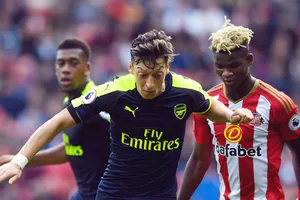 Arsenal - Sunderland: Còn nước, còn tát