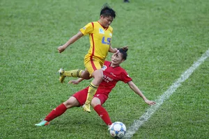 Chủ nhà TPHCM II (trái) chẳng thể vượt qua PP.Hà Nam. Ảnh: Dũng Phương