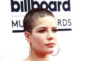 Album của ca sĩ Halsey đứng đầu Billboard  tốp 200