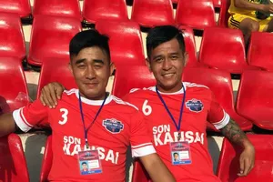 Vua phủi Capdervilar, người em “trên bến dưới thuyền” của Bảo Chúng (phải) luôn sát cánh ở mọi giải đấu