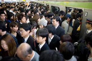 Tặng quà để giảm hành khách đi tàu vào giờ cao điểm