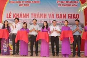 Lễ khánh thành trường học dành tại huyện Minh Hóa. Ảnh: Vietnam Airlines