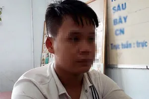 Tạm giữ nghi phạm rạch quần phụ nữ