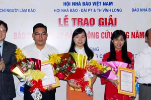 Trao giải báo chí viết về ĐBSCL