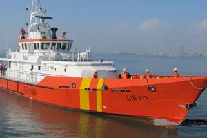 Cứu 17 thuyền viên gặp nạn