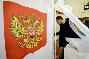 Người dân đi bỏ phiếu bầu Tổng thống Nga. Ảnh: Reuters