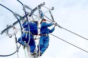 Thi công cải tạo lưới điện đảm bảo cấp điện mùa khô