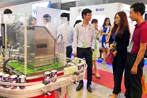 Doanh nghiệp giới thiệu dây chuyền sản xuất trong ngành thực phẩm và đồ uống