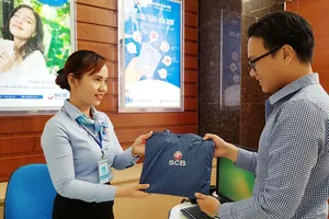 Ngập tràn quà tặng trong chương trình “SCB cùng bạn xuống phố 2018”