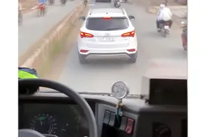 Xử lý tài xế cản đường xe chữa cháy