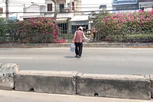 Băng qua đường nguy hiểm