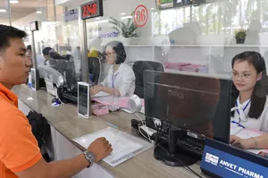 Công tác cấp giấy chứng nhận cho người dân đang gặp vướng mắc, cần đẩy mạnh việc ủy quyền để tháo gỡ, tạo thuận lợi cho người dân. Ảnh: VIỆT DŨNG