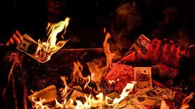 Đốt vàng mã là… đốt tiền