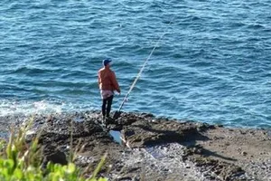 Ngư dân câu phải túi cocain