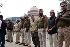 Pakistan trao trả phi công bị bắt cho Ấn Độ