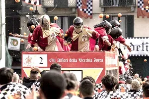 Lễ hội ném cam ở Italy