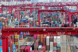 Trung Quốc hạ mục tiêu tăng trưởng