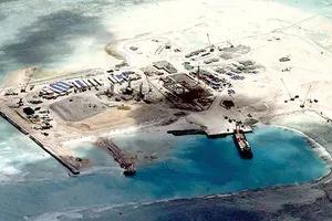 Một đảo nhân tạo mà Trung Quốc bồi đắp trái phép tại biển Đông. Ảnh: Trung tâm Nghiên cứu chiến lược và quốc tế (CSIS)