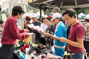 Một buổi họp mặt của nhóm Freecycle để các thành viên mang vật dụng, đồ đạc cho - nhận trực tiếp cùng nhau