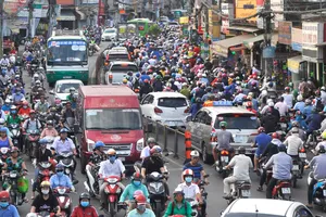 Khí thải từ phương tiện cơ giới là một nguyên nhân làm ô nhiễm không khí tại đô thị