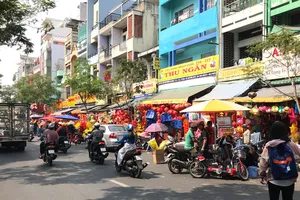 Chen chúc đường phố những ngày giáp tết