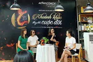 Đừng đòi hỏi nhà văn tặng sách