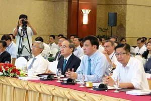 Lãnh đạo TPHCM tham dự hội thảo. Ảnh: HCM CityWeb