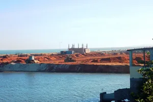 Dự án Hamubay Phan Thiết, do Công ty TNHH Đầu tư Xây dựng Trường Phúc Hải làm chủ đầu tư, đến nay vẫn chưa hoàn thành các thủ tực đầu tư cần thiết nhưng đã rao bán, chuyển nhượng bằng các hình thức đặt cọc, giữ chỗ