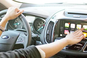 Hệ thống SYNC có thể hiểu được các khẩu lệnh bằng cách nào?