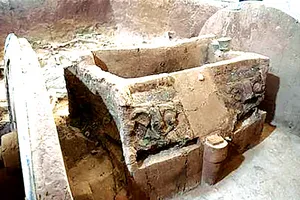 Phát hiện bia mộ 388 năm tuổi ở Trung Quốc