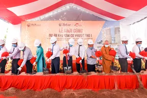 Đại diện Chủ đầu tư và các đại biểu thực hiện nghi lễ khởi công dự án Khu dân cư Phước Thọ 1