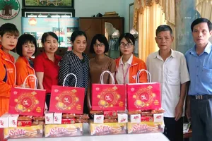 Mondelez Kinh Đô tặng quà Trung thu cho học sinh và trẻ em kém may mắn