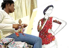 Akpojotor bên tác phẩm đang hoàn thành