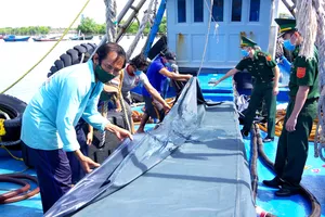 Bộ đội Biên phòng tỉnh Bà Rịa - Vũng Tàu phát hiện, bắt giữ một vụ buôn lậu xăng dầu trên biển năm 2020