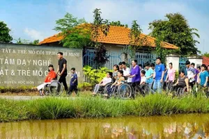 Tuyên dương 51 gương khuyết tật, trẻ mồ côi và người bảo trợ tiêu biểu