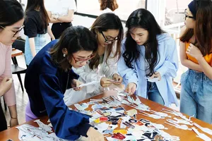 Bạn trẻ cần cân bằng những hoạt động vui chơi, giải trí thực tế để không bị sa đà vào những trang tin ảo