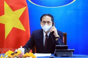 Bộ trưởng Ngoại giao Bùi Thanh Sơn điện đàm với Bộ trưởng Ngoại giao Hoa Kỳ Antony Blinken. Ảnh: TTXVN