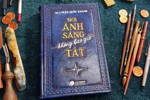 Cuốn sách Nơi ánh sáng không bao giờ tắt