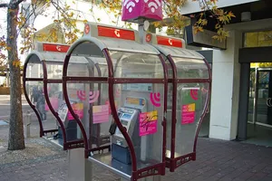 Một điểm gọi điện công cộng của nhà cung cấp dịch vụ viễn thông Telstra. Ảnh:Reuters
