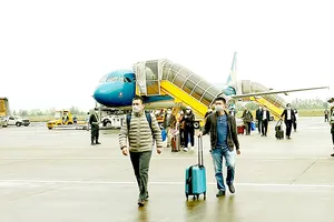 Tết này về hay ở? - Gập ghềnh đường về quê