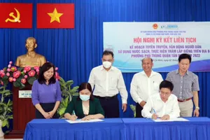 Cấp nước Phú Hòa Tân ký liên tịch cùng UBND phường Phú Trung (quận Tân Phú) vận động người dân trám lấp giếng khoan