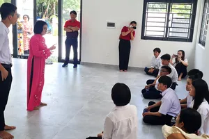 Bà Nguyễn Thị Thu Hà sinh hoạt cùng các con ở cơ sở