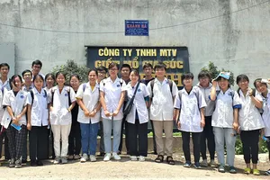 Sinh viên ngành Chăn nuôi Trường ĐH Nông Lâm TPHCM tham quan, học tập tại Công ty TNHH Giết mổ gia súc Tân Bình (tỉnh Bình Dương)
