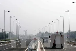 Kiến nghị lùi thời hạn hoàn thành cao tốc Bến Lức - Long Thành đến 30-9-2025